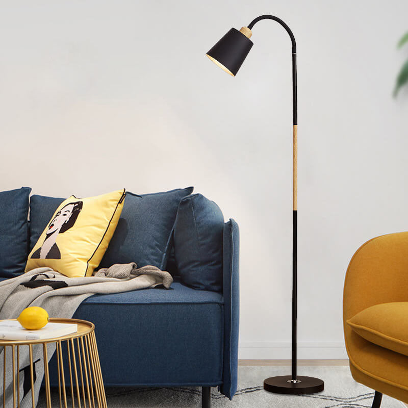 Stehleuchte Im Modernen Design Mit Eisenbasis und Verschiedenen Schirmen