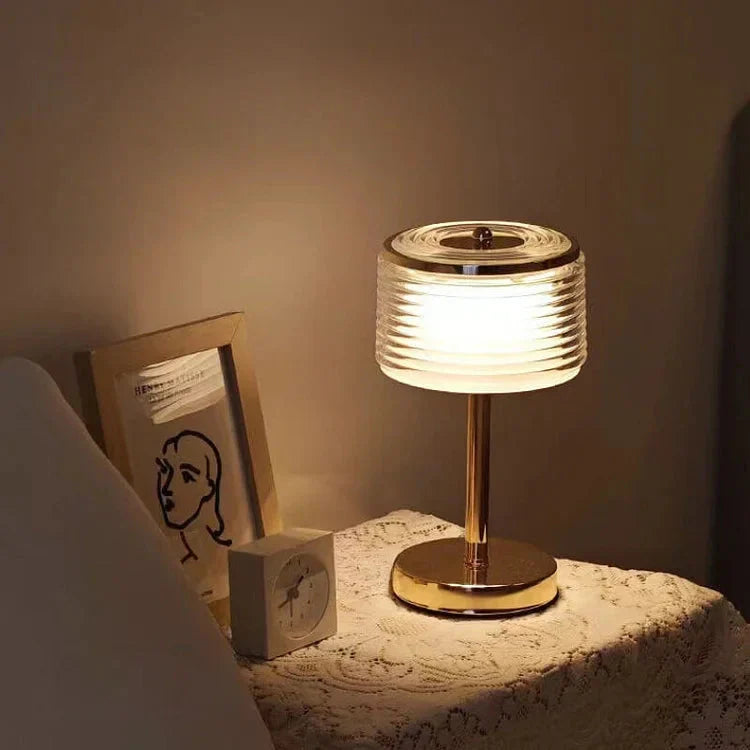 Runde LED-Tischlampe im Ring-Design