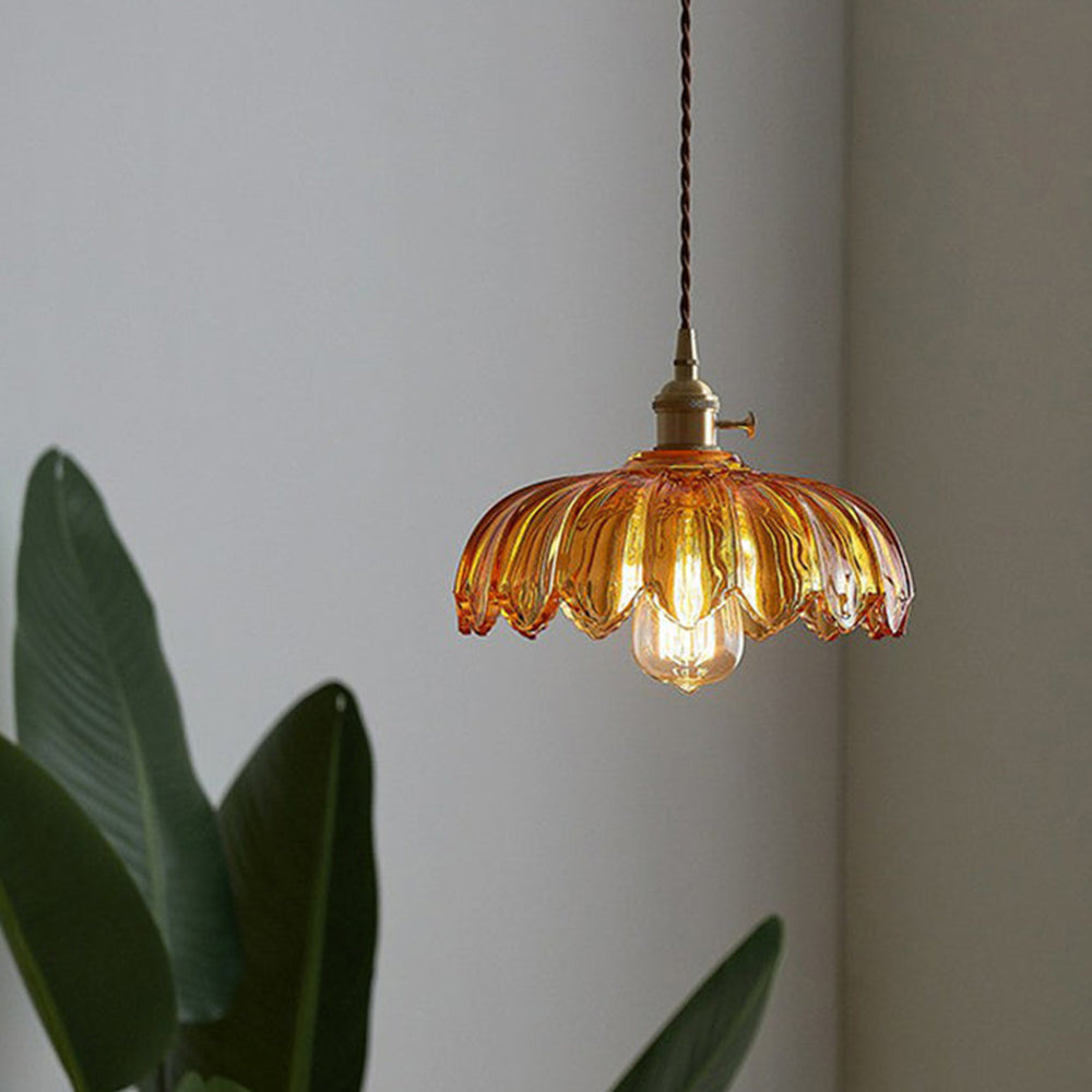 Retro-Pendelleuchte mit glasiertem Blumenmuster