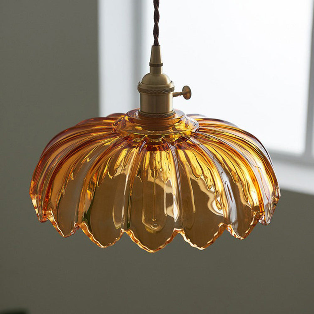 Retro-Pendelleuchte mit glasiertem Blumenmuster