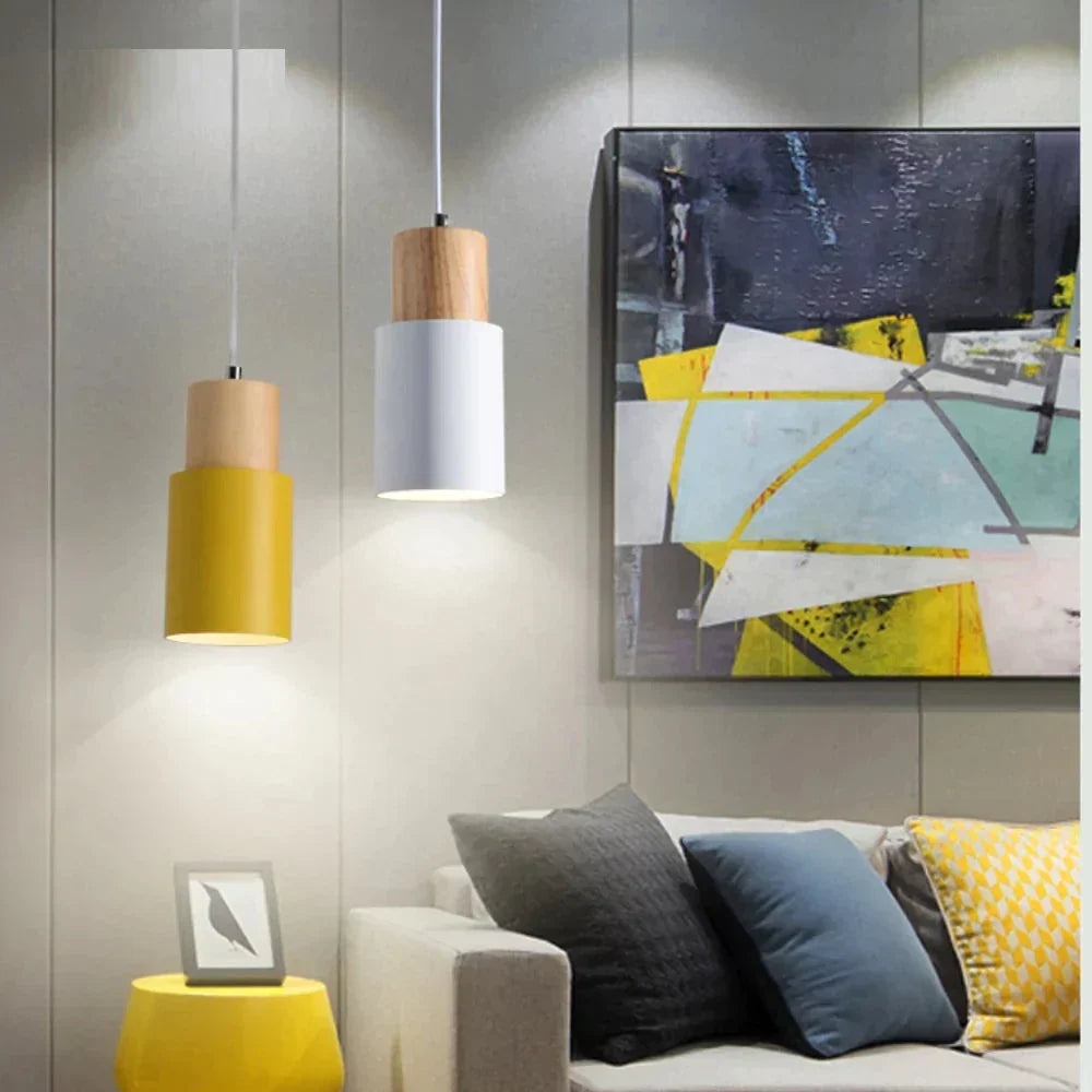 Skandinavische Pendelleuchte Mit Holzakzent – Schlichtes Design, Gemütliche Atmosphäre