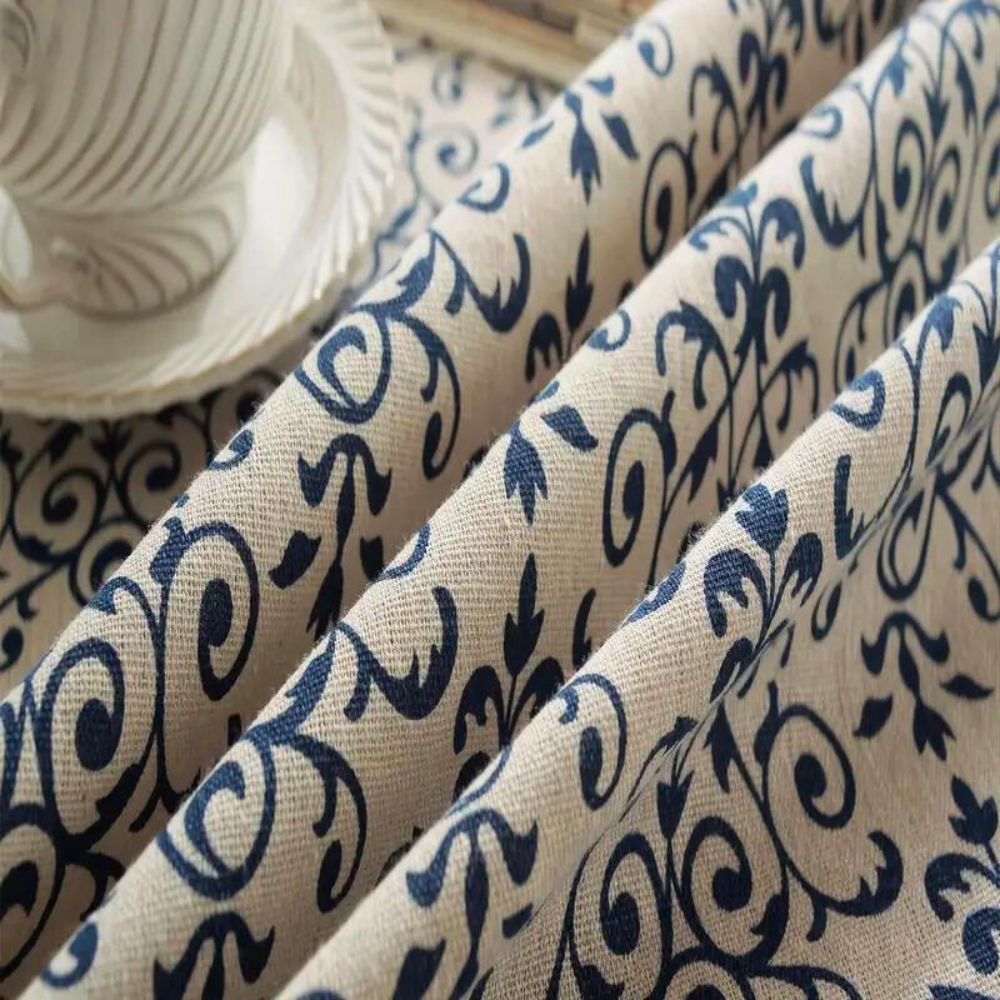 Gemusterte Tischdecke im Cottage-Stil – Ländliche Eleganz