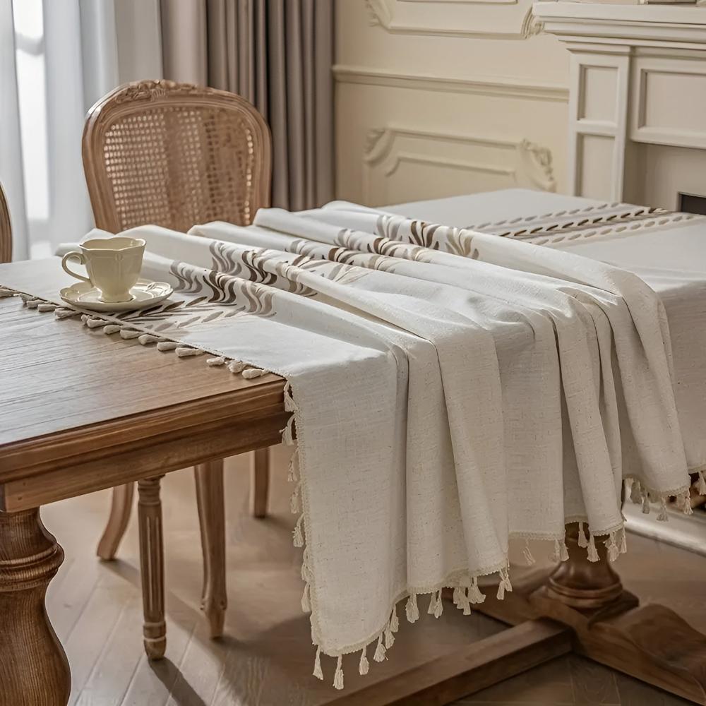 Stilvoll Tischdecke mit anmutig bestickten Blättern