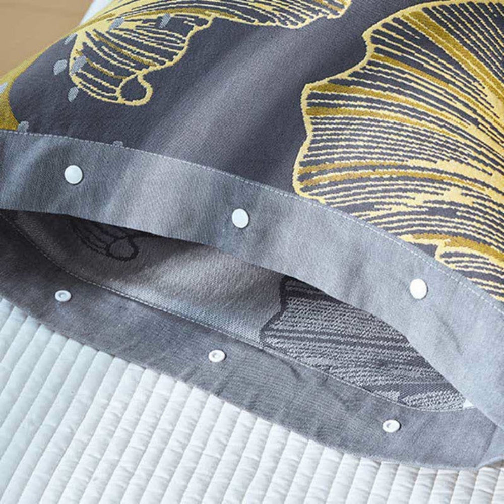 Baumwoll-Kissenhüllen mit floraler Gold-Optik