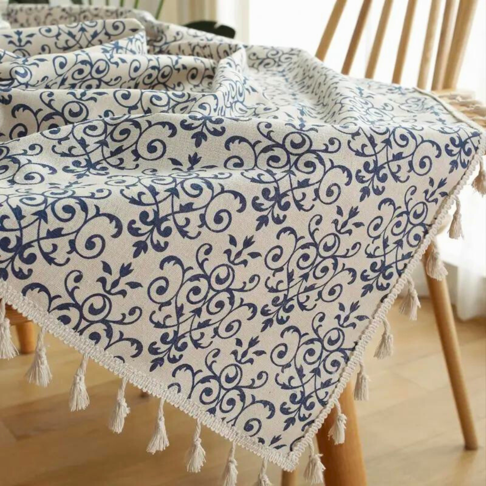 Gemusterte Tischdecke im Cottage-Stil – Ländliche Eleganz