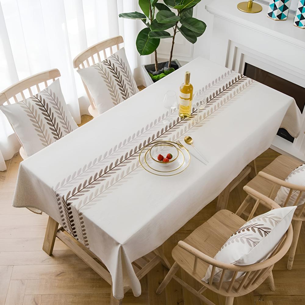 Stilvoll Tischdecke mit anmutig bestickten Blättern