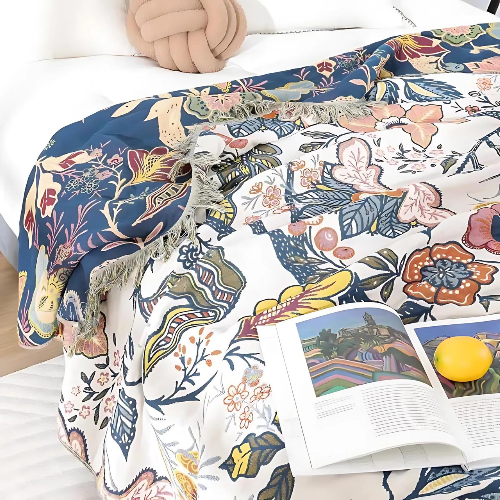 Rustikale Decke mit kunstvollem Blumenmuster