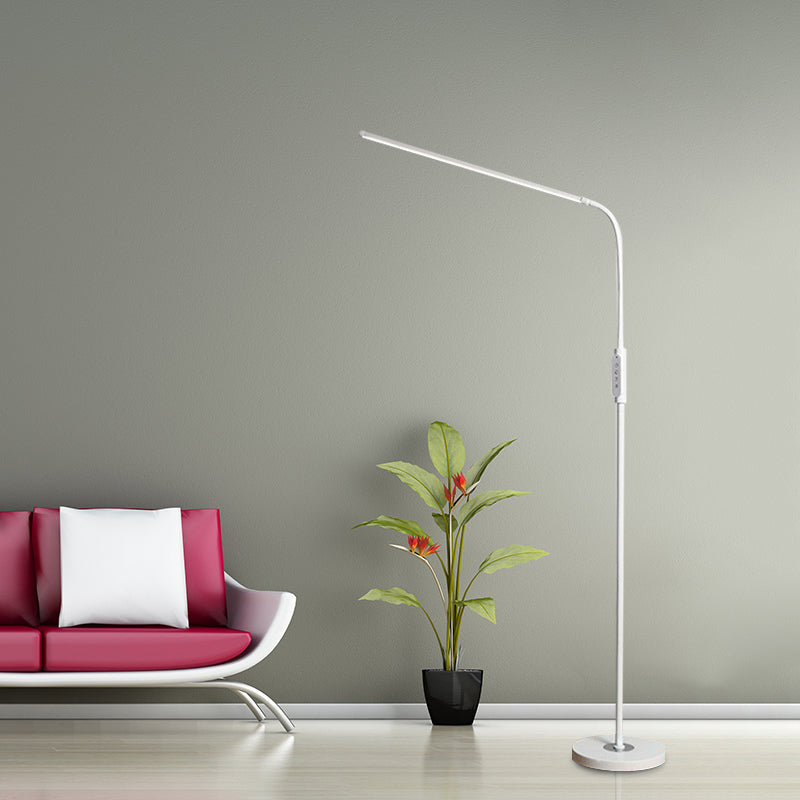 Zeitgemäße LED-Stehlampe Aus Metall Mit Flexiblem Lampenkopf