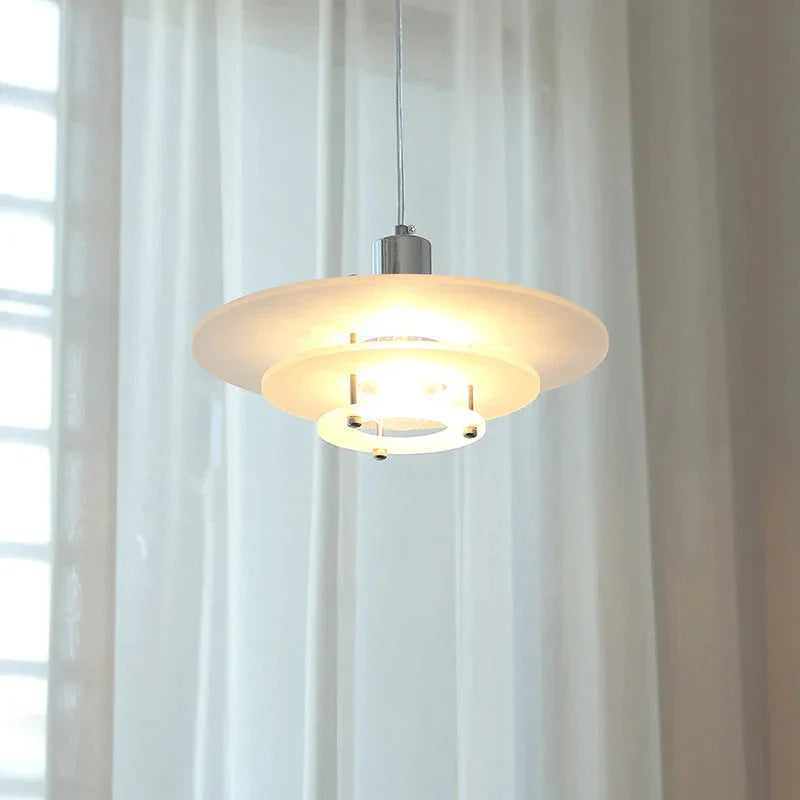 Moderne Pendelleuchte mit UFO-Design