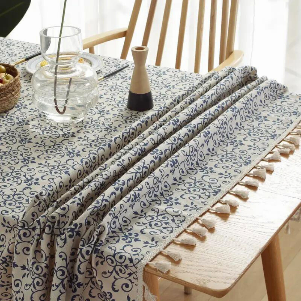 Gemusterte Tischdecke im Cottage-Stil – Ländliche Eleganz