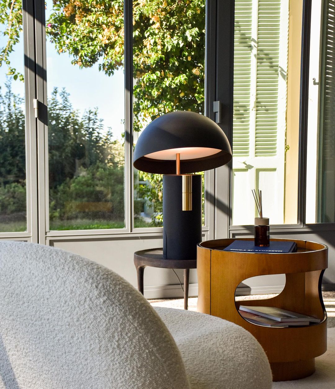 Tischlampe mit Geneigtem Schirm – Stilvolles Design