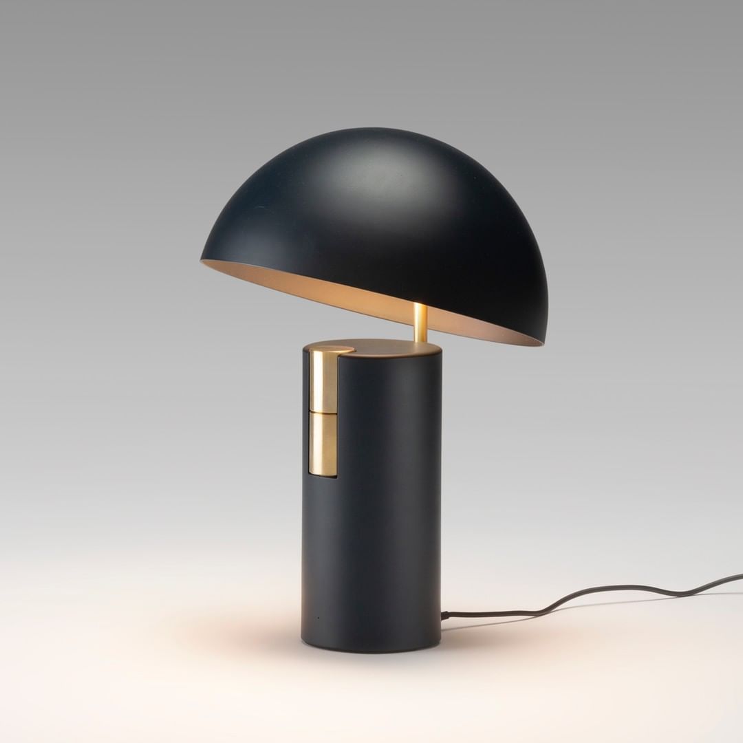 Tischlampe mit Geneigtem Schirm – Stilvolles Design