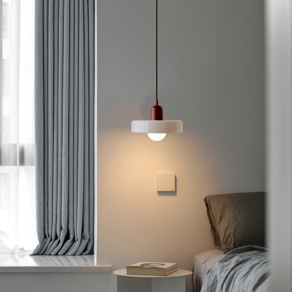Farbige Bauhaus-Hängelampe aus Glas