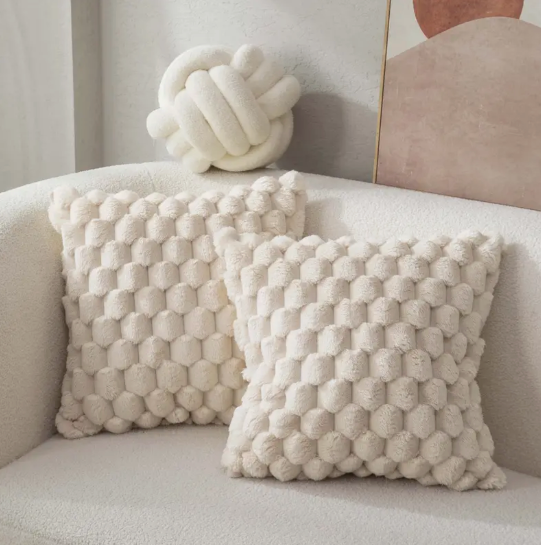 Flauschiges Kissen mit weichem Bezug – Perfekt für Sofa und Bett