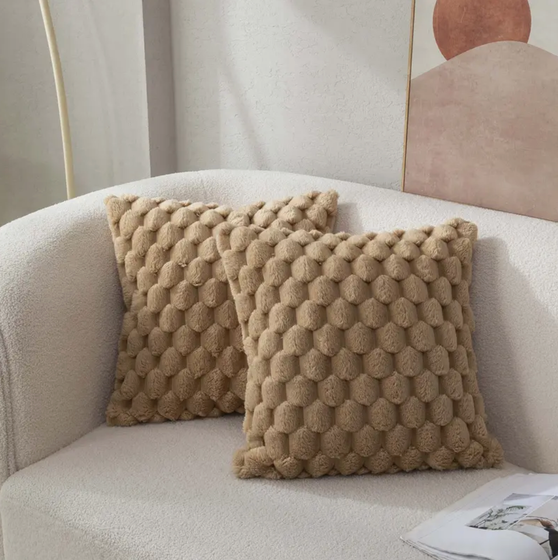 Flauschiges Kissen mit weichem Bezug – Perfekt für Sofa und Bett