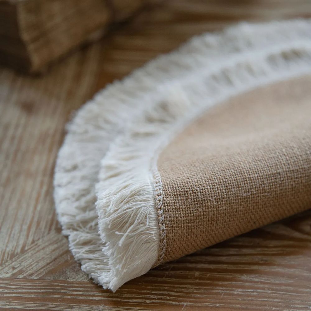 Rustikaler Jute-Tischläufer im Boho-Charme