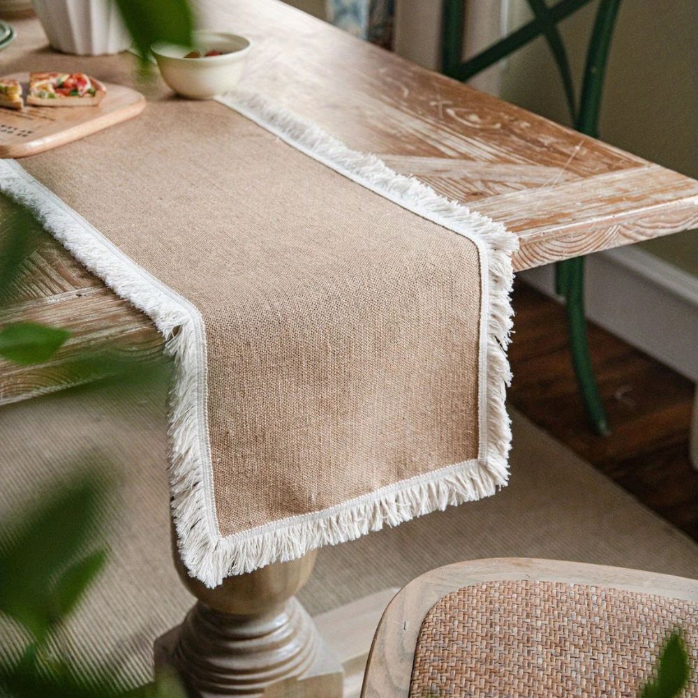 Rustikaler Jute-Tischläufer im Boho-Charme
