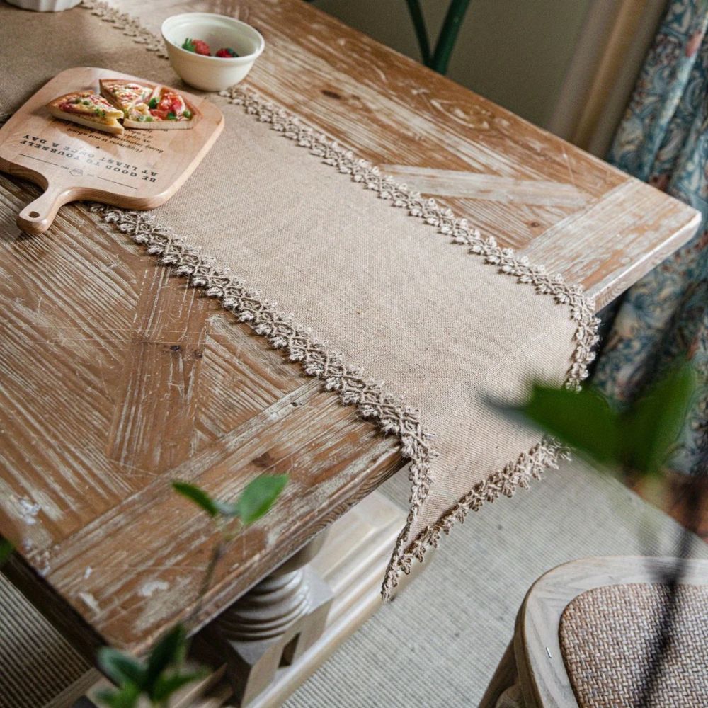 Rustikaler Jute-Tischläufer im Boho-Charme