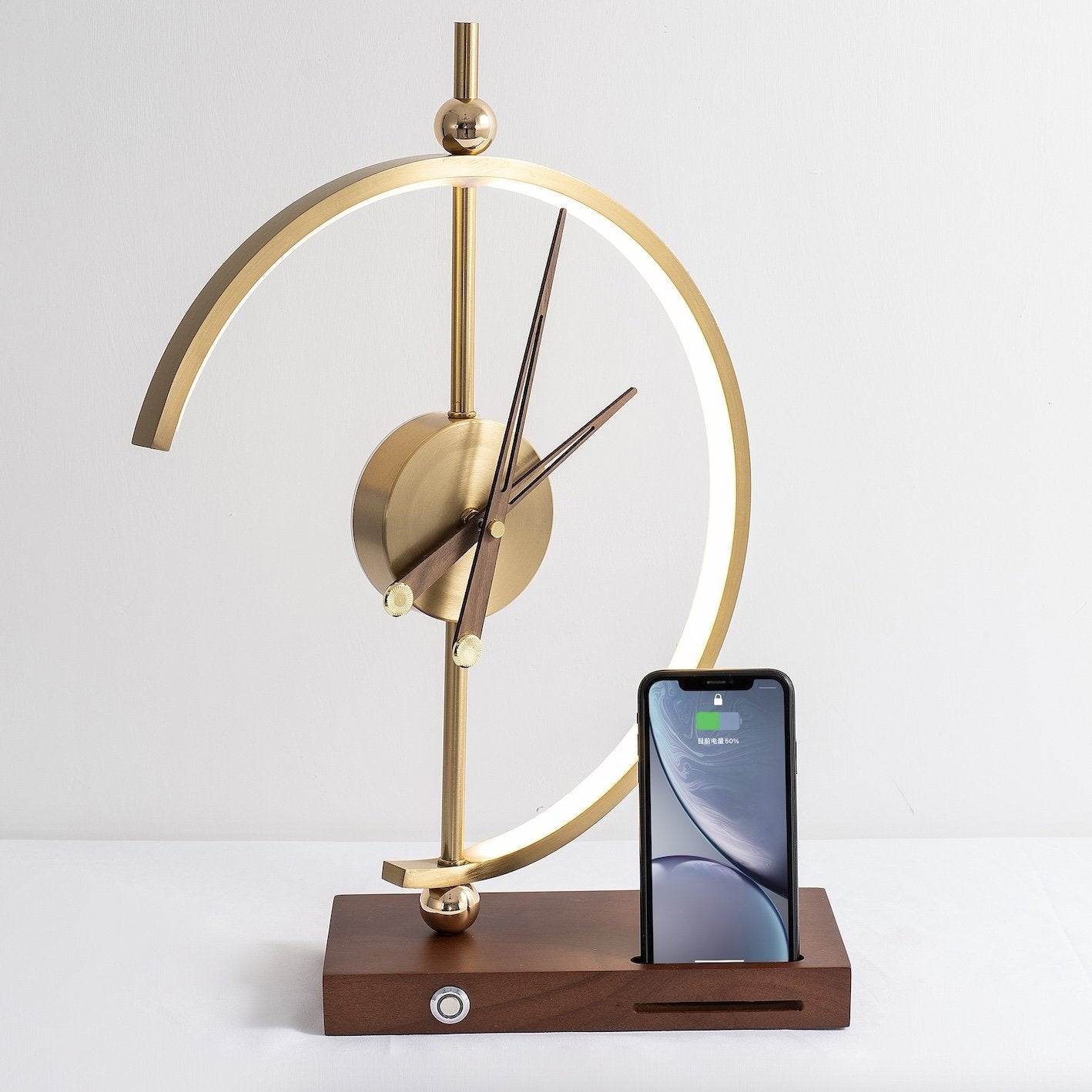 LED-Tischlampe mit Uhr – Kabelloser Ladebereich inklusive
