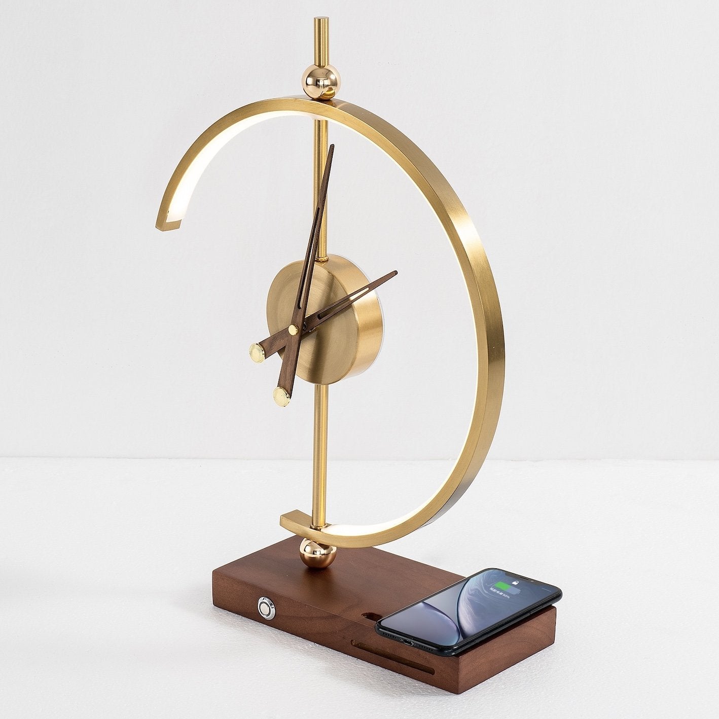 LED-Tischlampe mit Uhr – Kabelloser Ladebereich inklusive