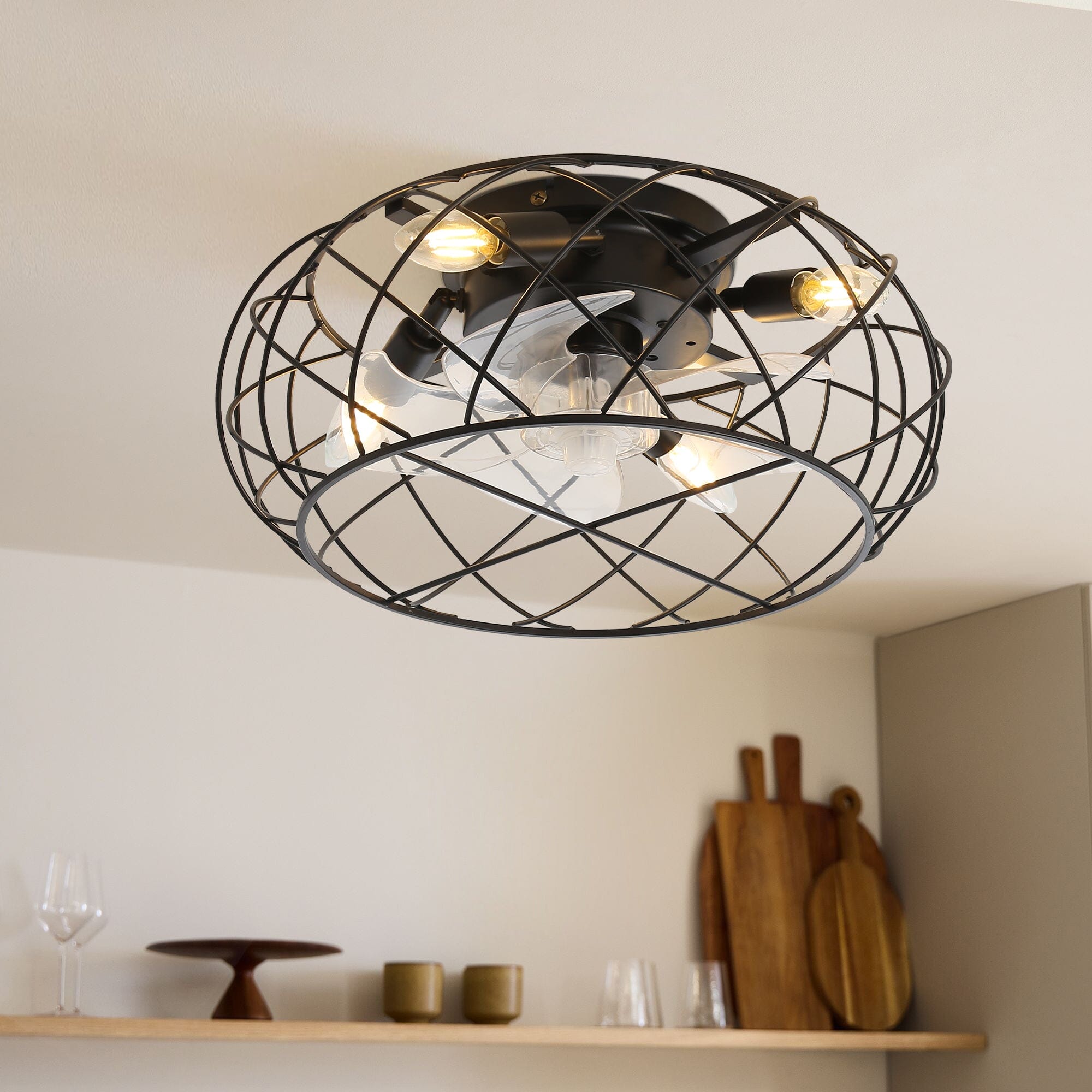 Schwarzer Deckenventilator mit Schutzkäfig und integrierter Beleuchtung