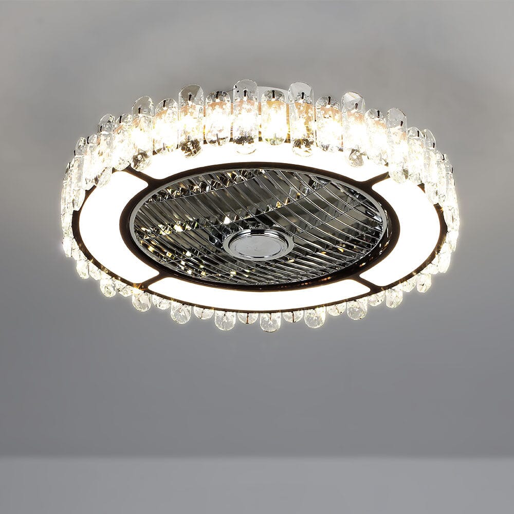 Flach montierbarer Deckenventilator mit LED und rundem Kristall-Lampenschirm