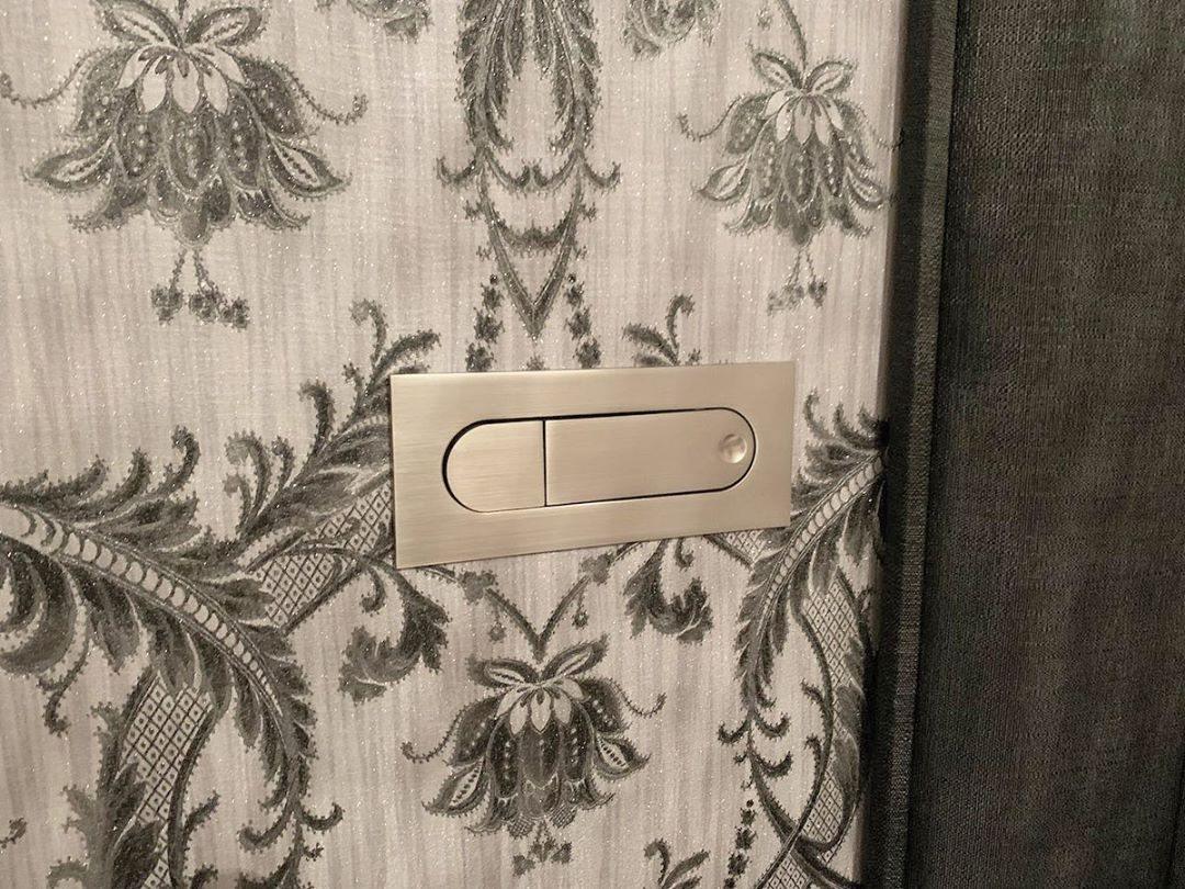 LED Nachttischlampe mit Flexiblem Lesearm – Modern & Stilvoll