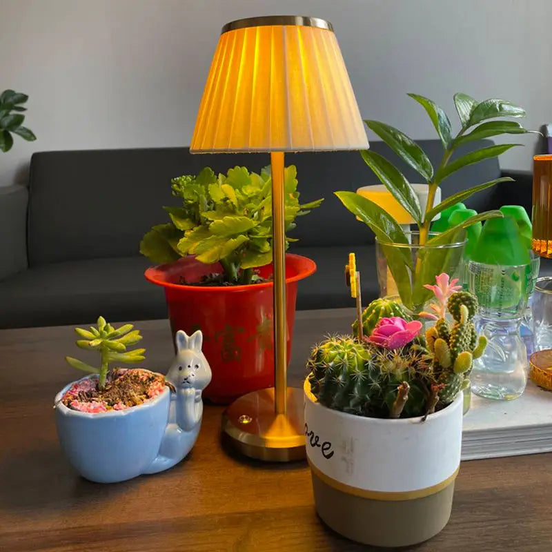 Minimalistische Messing-Tischlampe – Kabellose Tischbeleuchtung