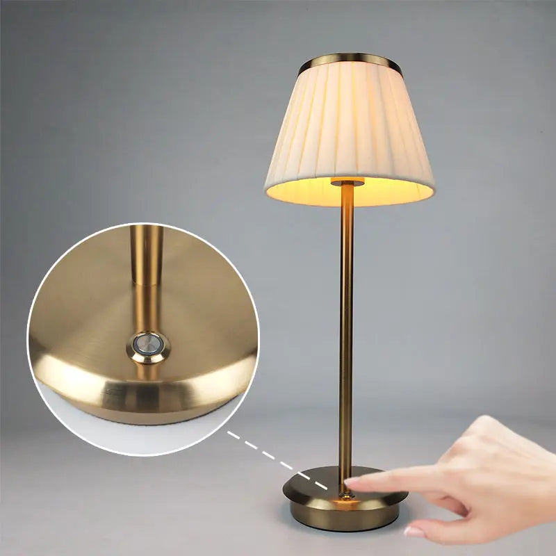 Minimalistische Messing-Tischlampe – Kabellose Tischbeleuchtung