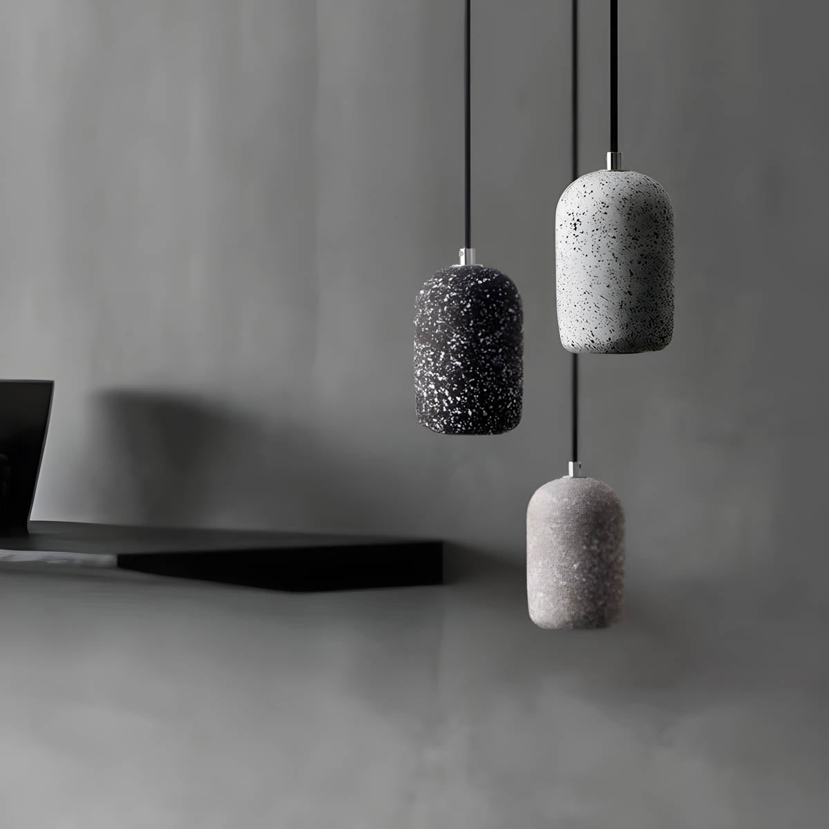 Pendelleuchte aus Metall mit Beton-Optik