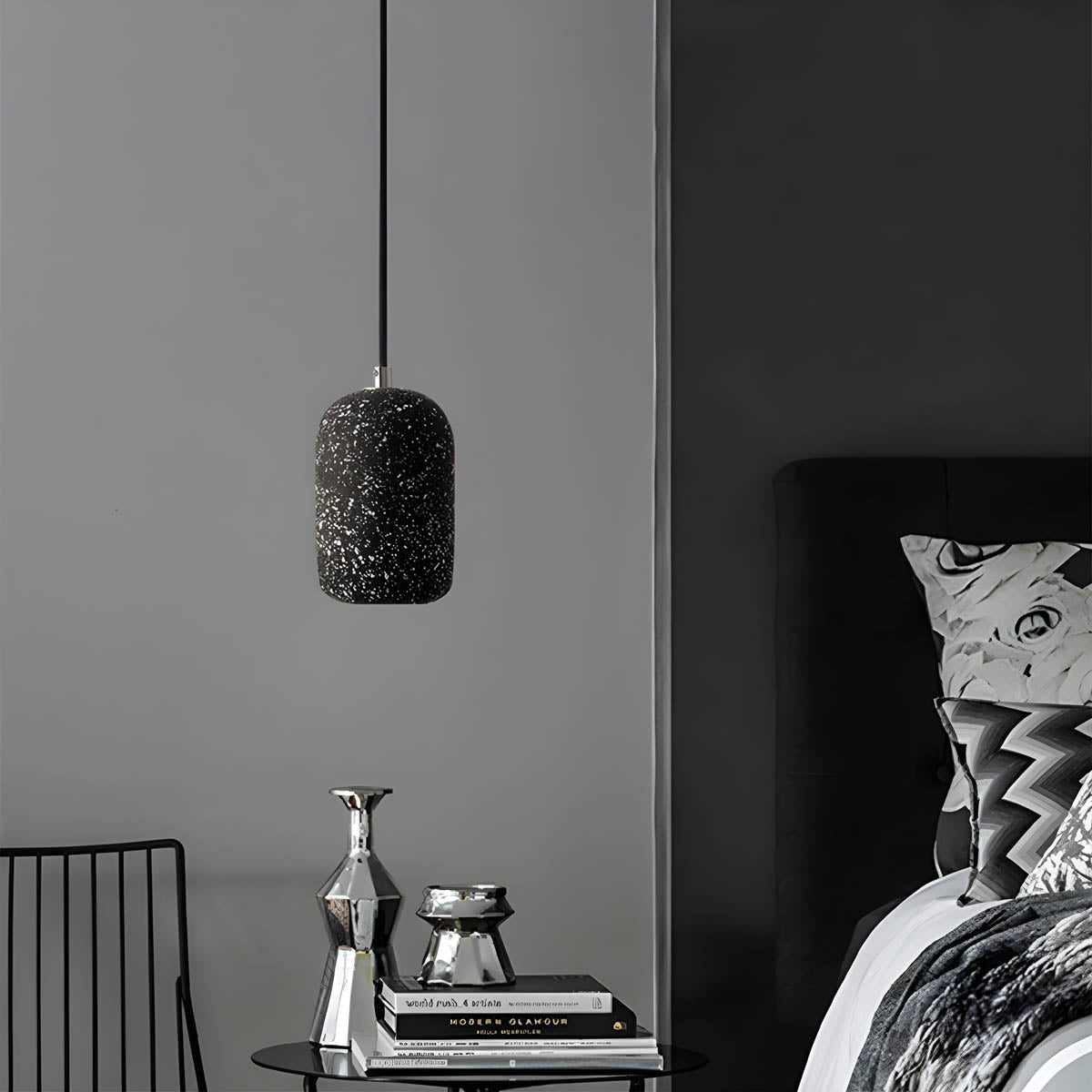 Pendelleuchte aus Metall mit Beton-Optik
