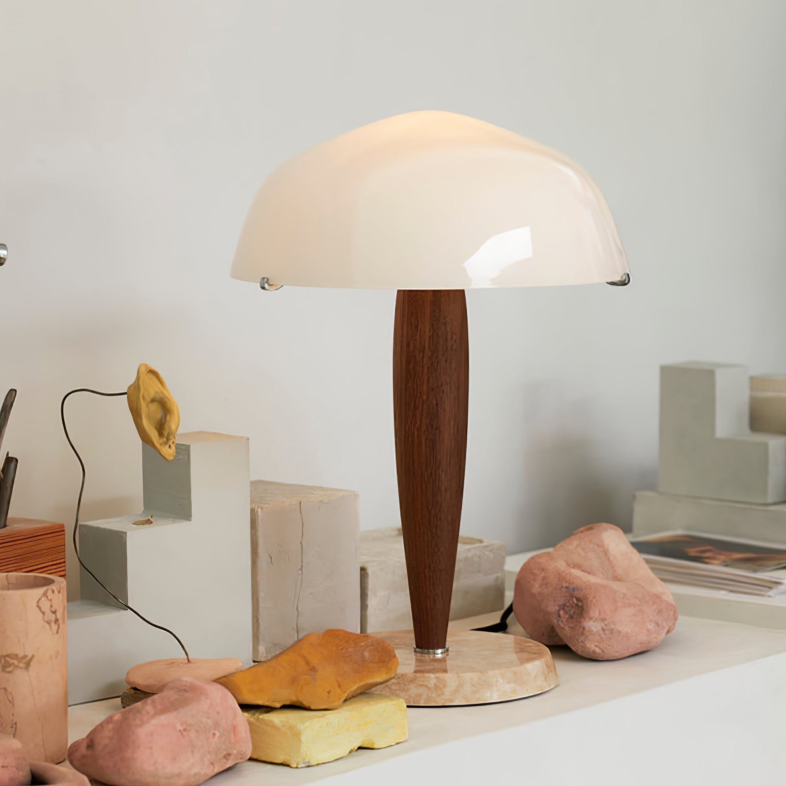Minimalistische Nachttischlampe im Mid-Century Design