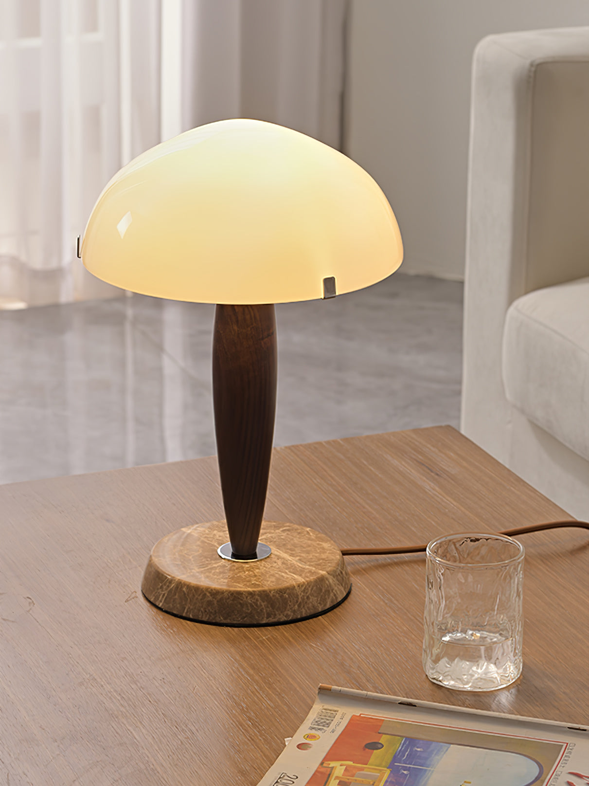 Minimalistische Nachttischlampe im Mid-Century Design