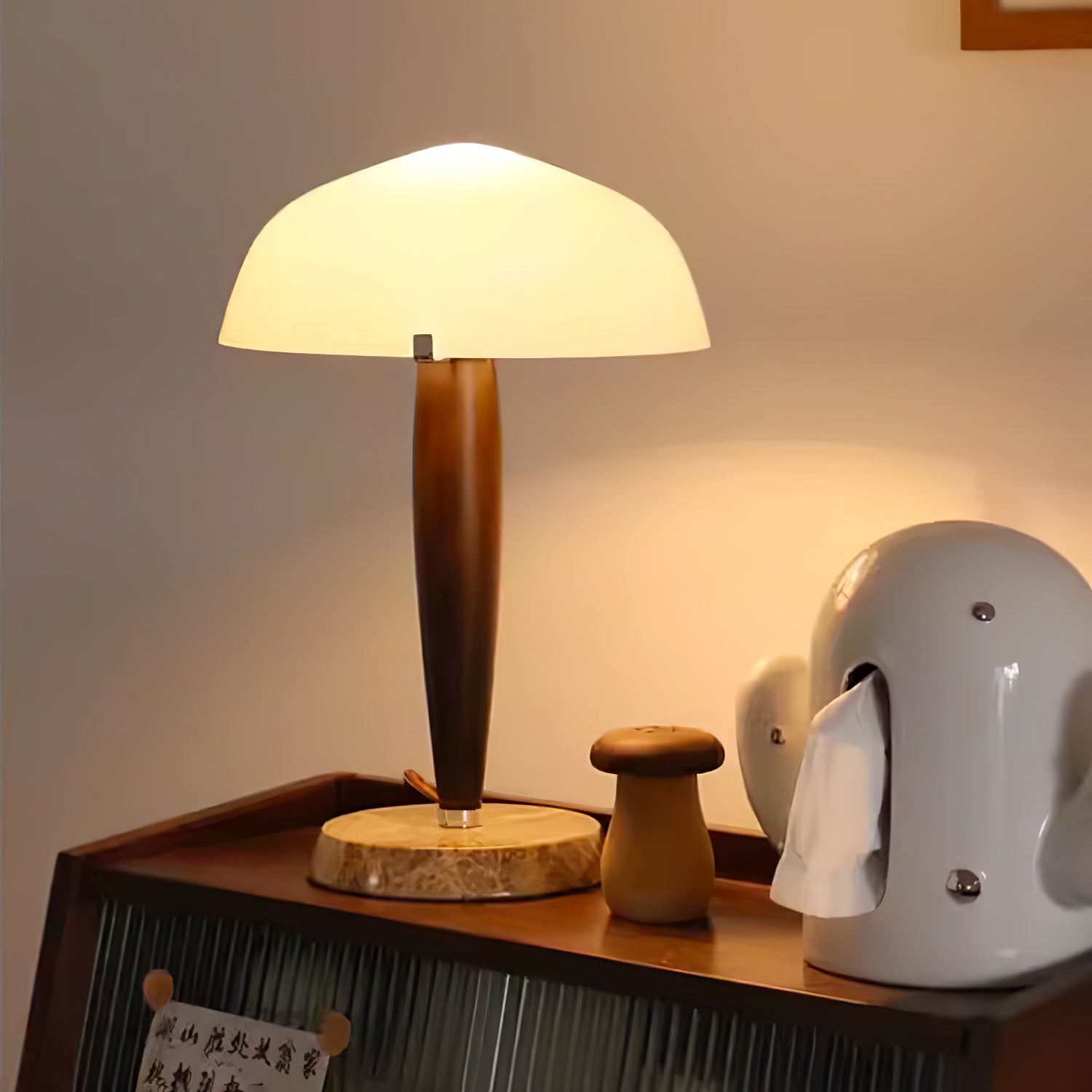 Minimalistische Nachttischlampe im Mid-Century Design
