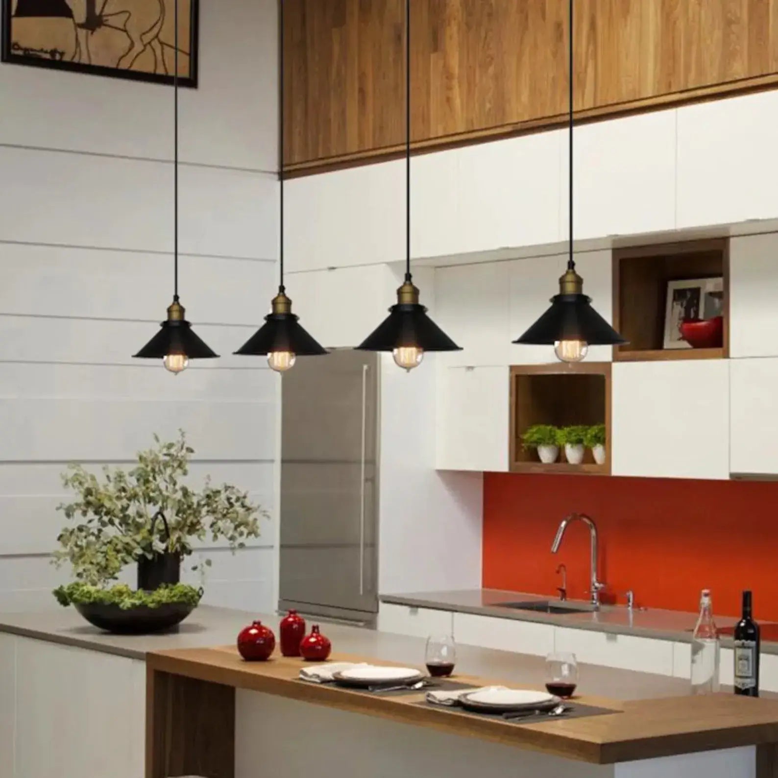 Kegelförmige Hängelampe aus Messing – Zeitlos und Modern