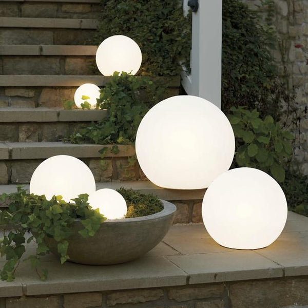 Runde Gartenleuchte im Kugeldesign