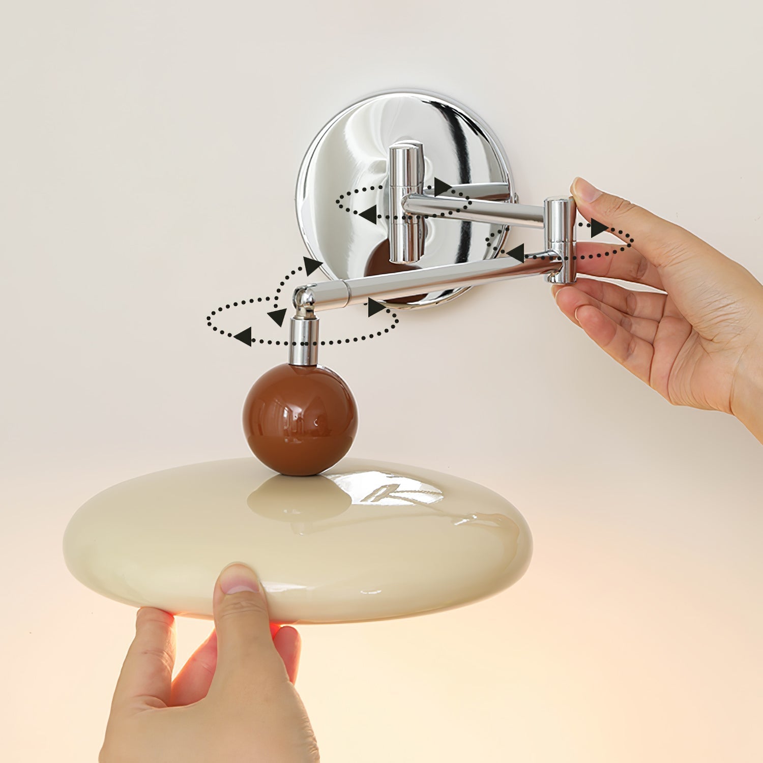 Flexible Lola Swing Arm Wandleuchte für Leseecken und Arbeitsplätze