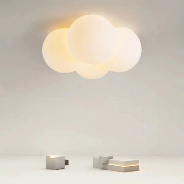 Schlanke, Moderne Deckenleuchte mit einzigartigen Cloud-Hardware-Akzenten