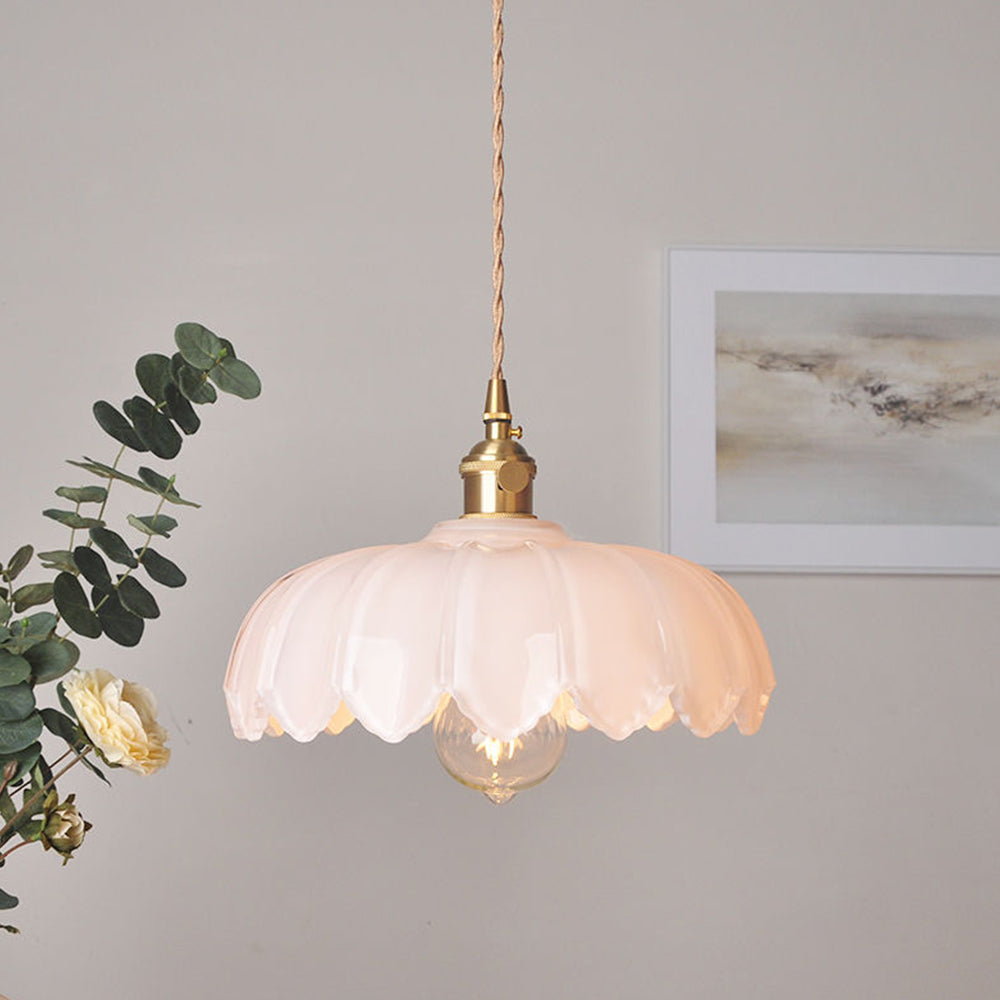 Retro-Pendelleuchte mit glasiertem Blumenmuster