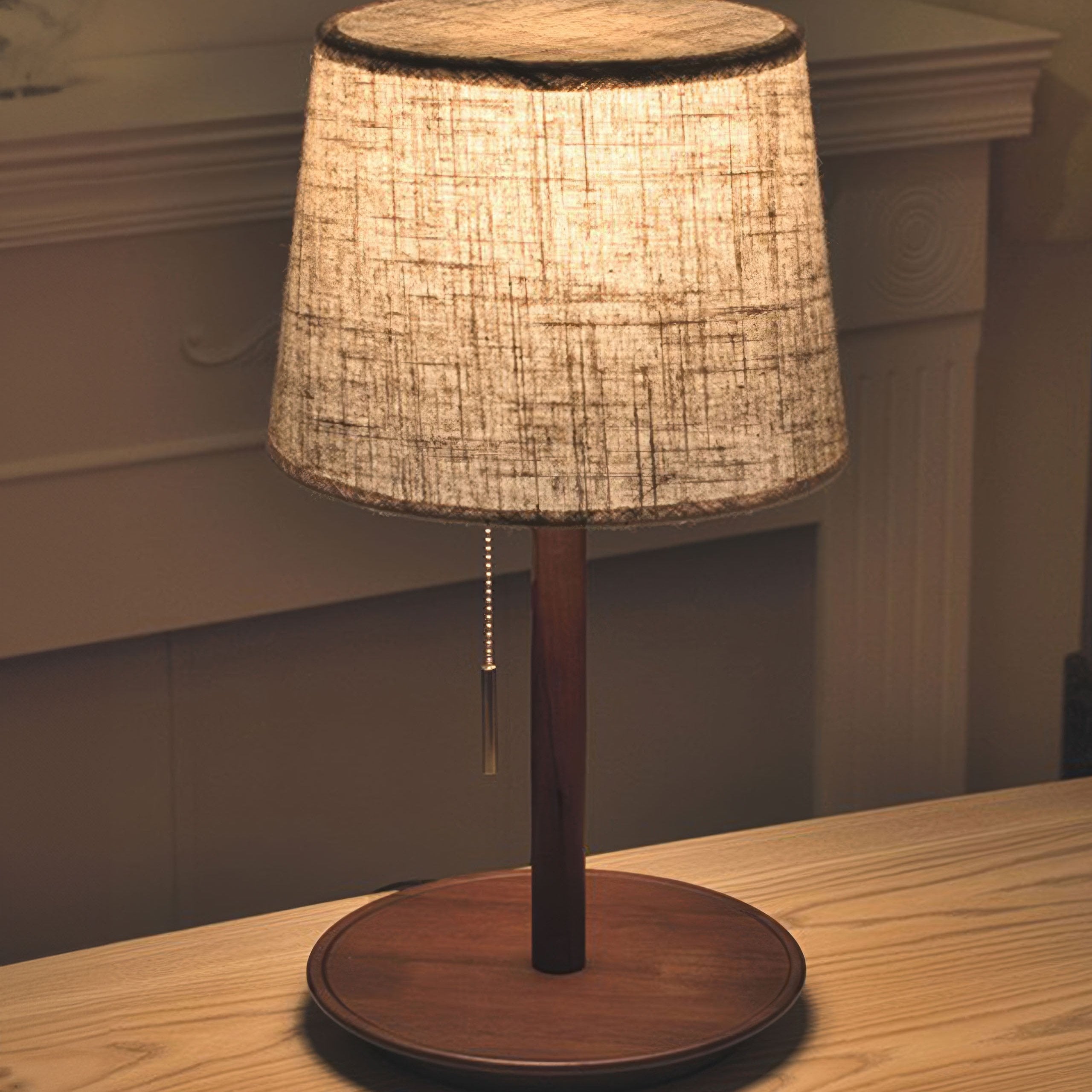 Tischlampe mit nordischer Walnussbasis und Stoffschirm