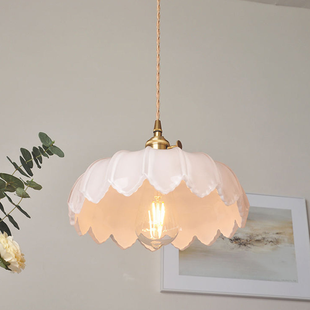 Retro-Pendelleuchte mit glasiertem Blumenmuster