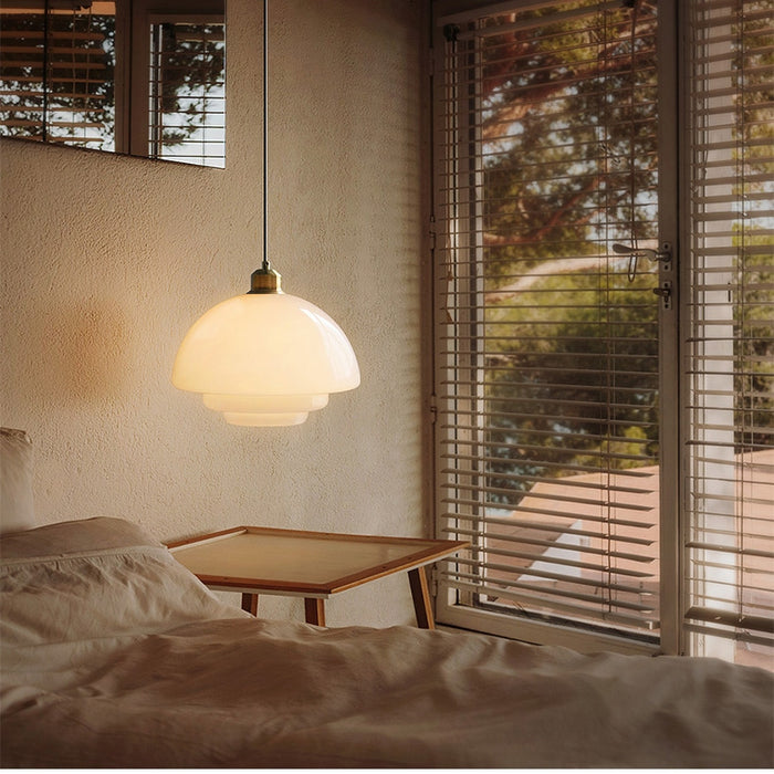 Skandinavisch inspirierte Pendelleuchte | Weißem Glas