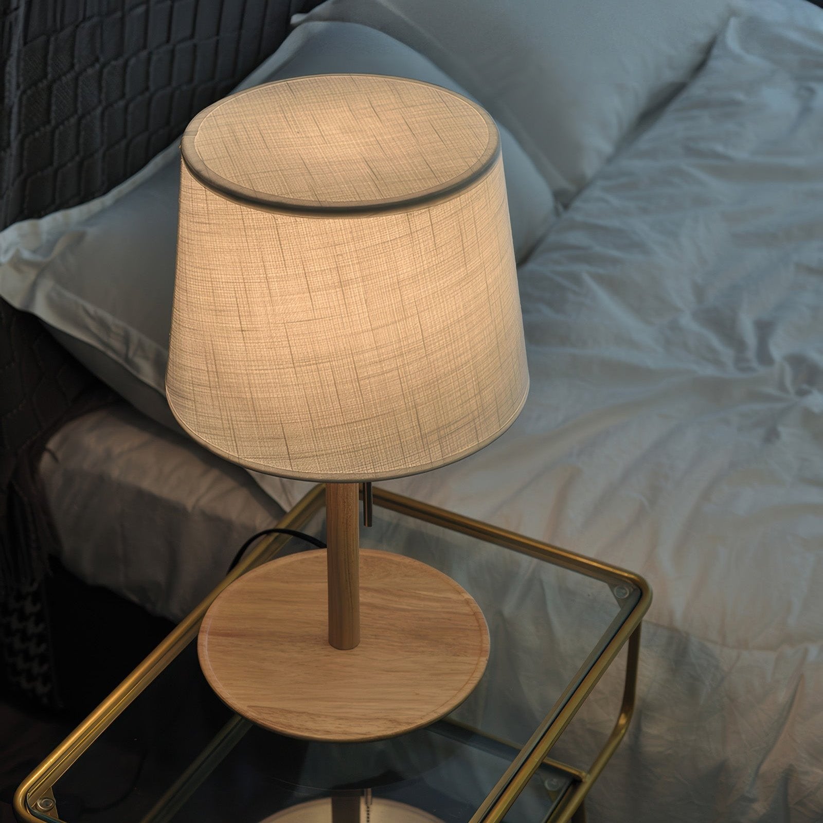 Tischlampe mit nordischer Walnussbasis und Stoffschirm