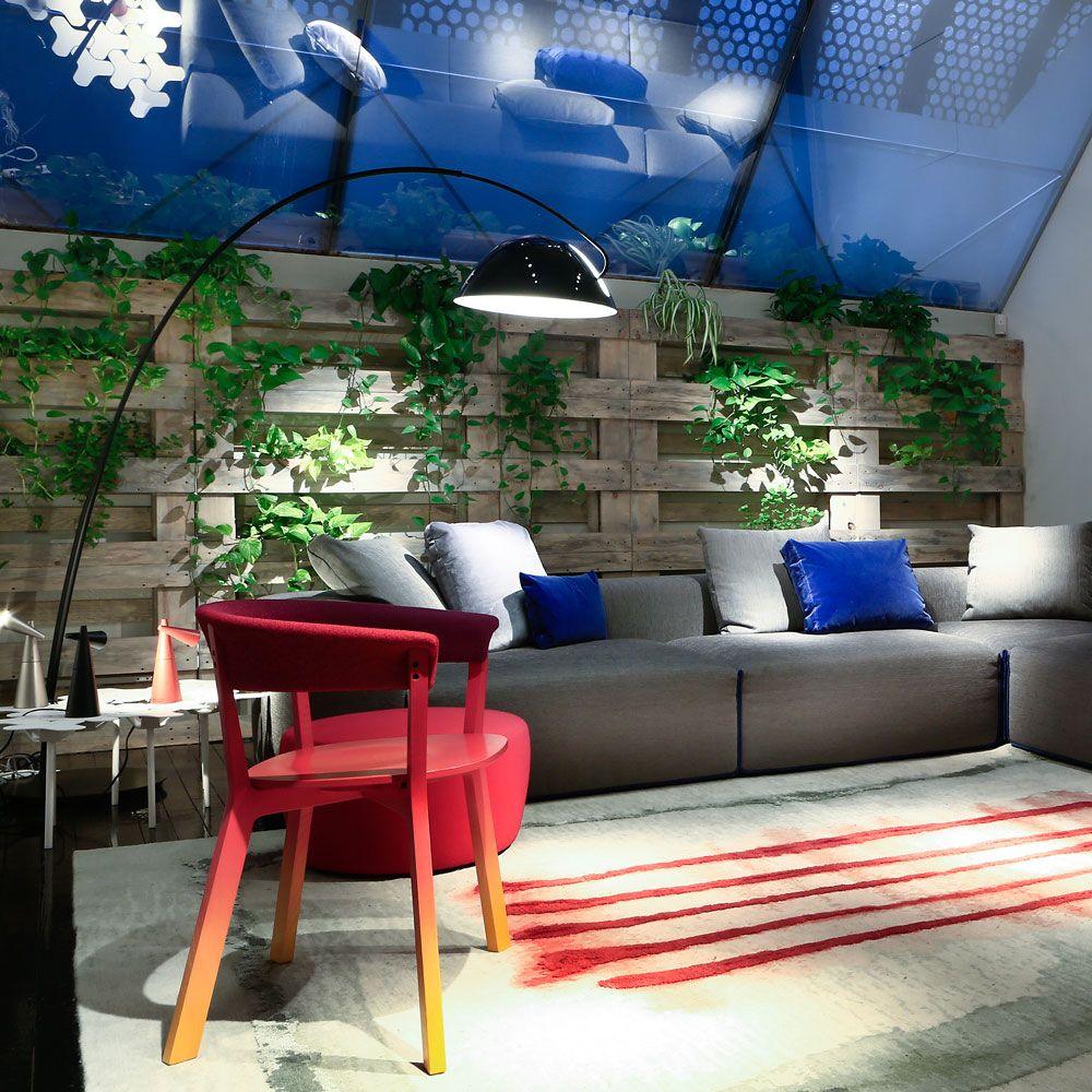 Geschwungene LED Stehlampe im Arc-Stil für Stimmungsvolle Beleuchtung