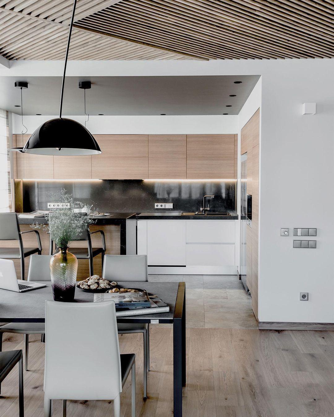 Geschwungene LED Stehlampe im Arc-Stil für Stimmungsvolle Beleuchtung