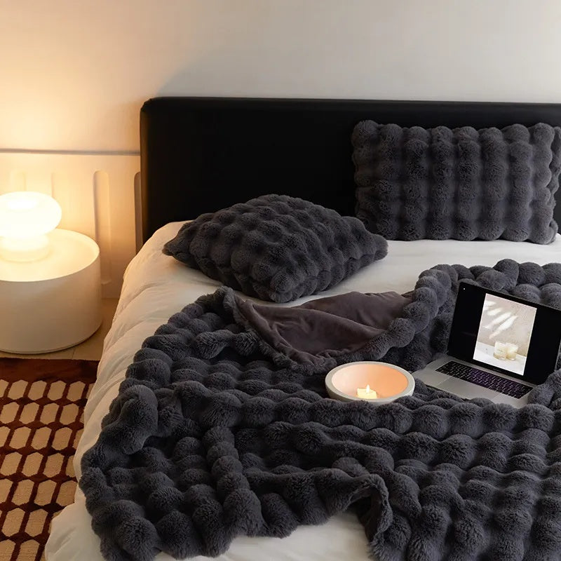 Kunstfell-Decke in Hasenfell-Optik – Flauschig & luxuriös