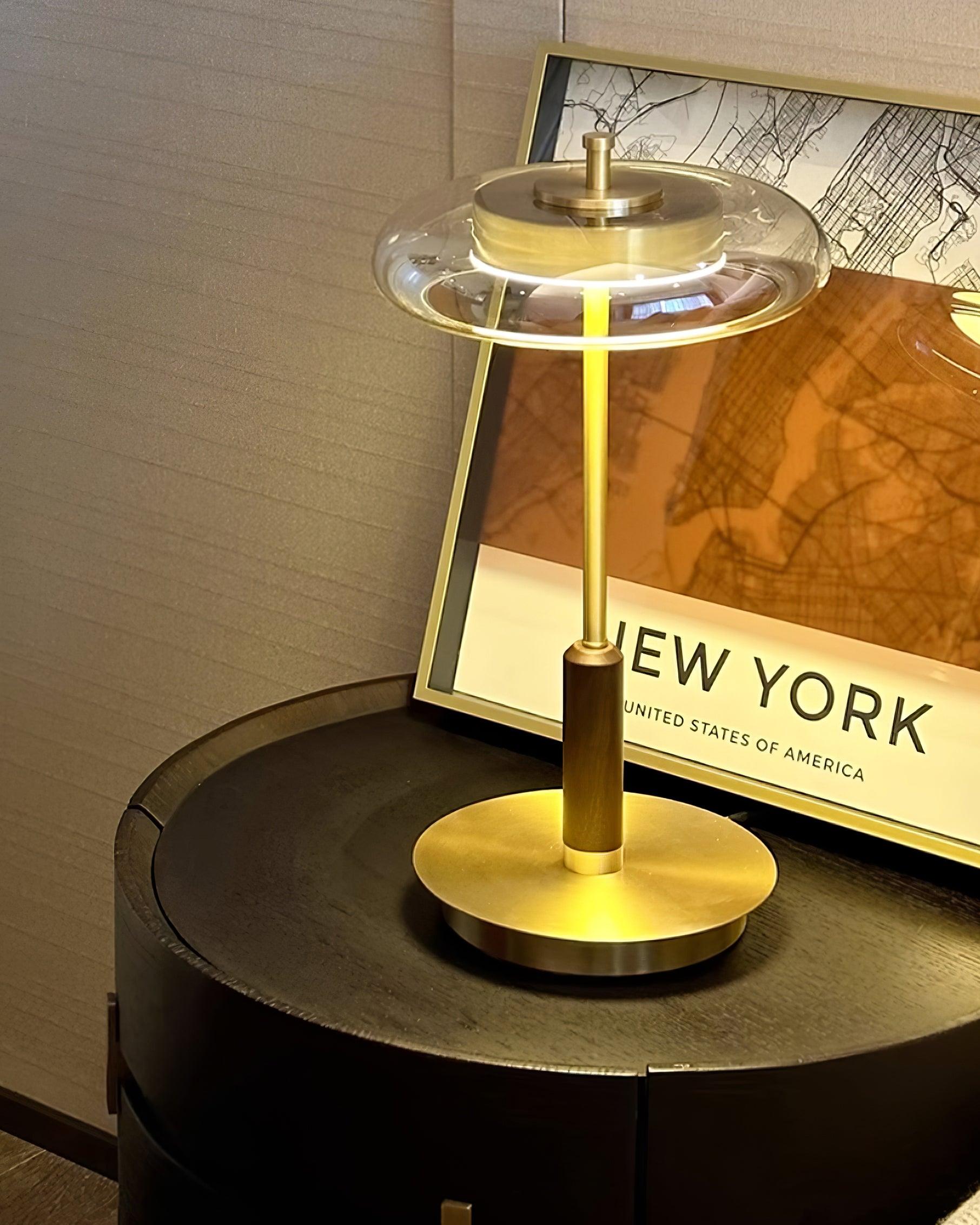 Schlanke Tischlampe aus Glas – Minimalistisch