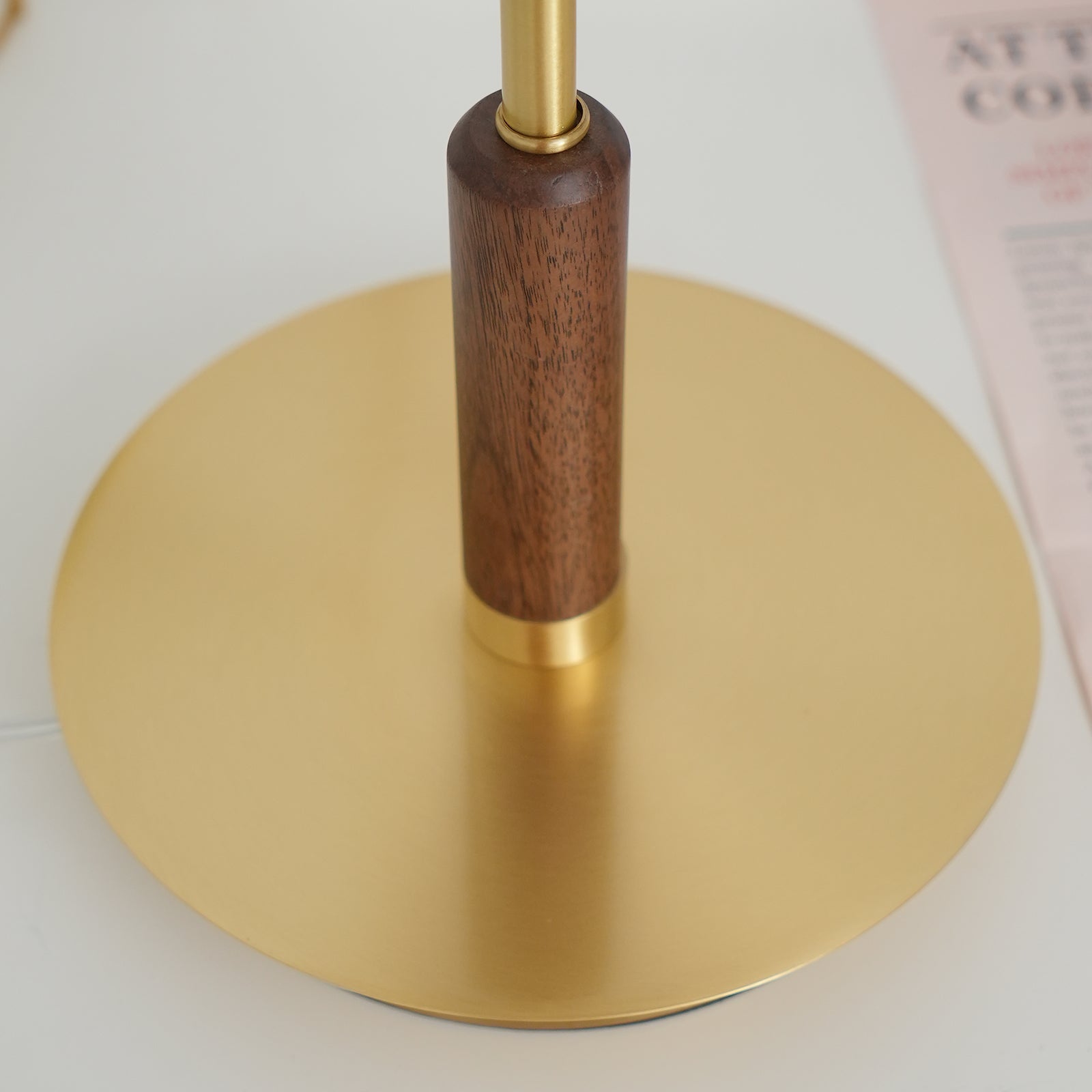 Schlanke Tischlampe aus Glas – Minimalistisch