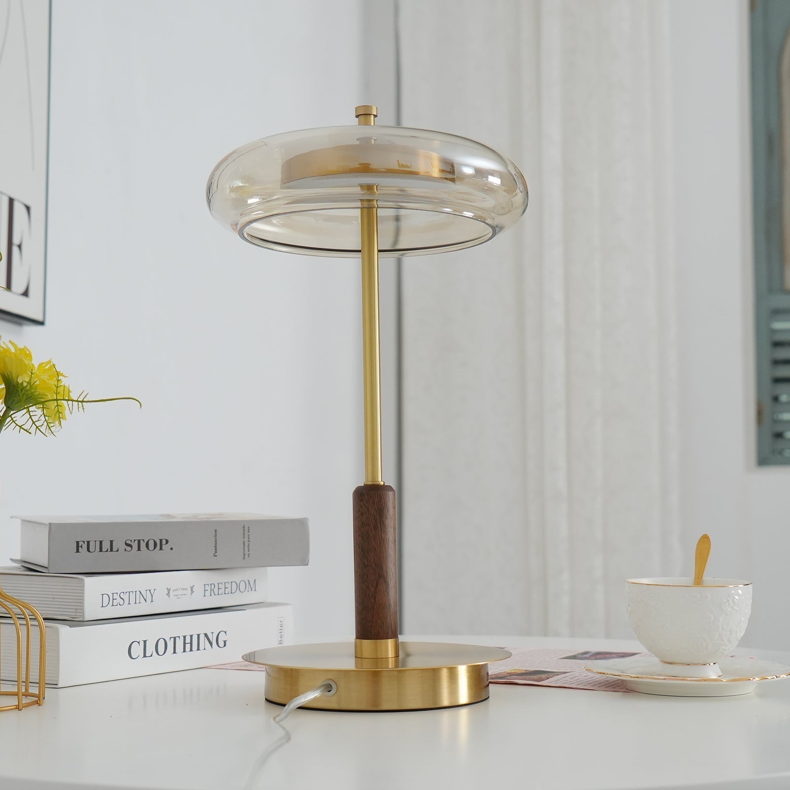 Schlanke Tischlampe aus Glas – Minimalistisch