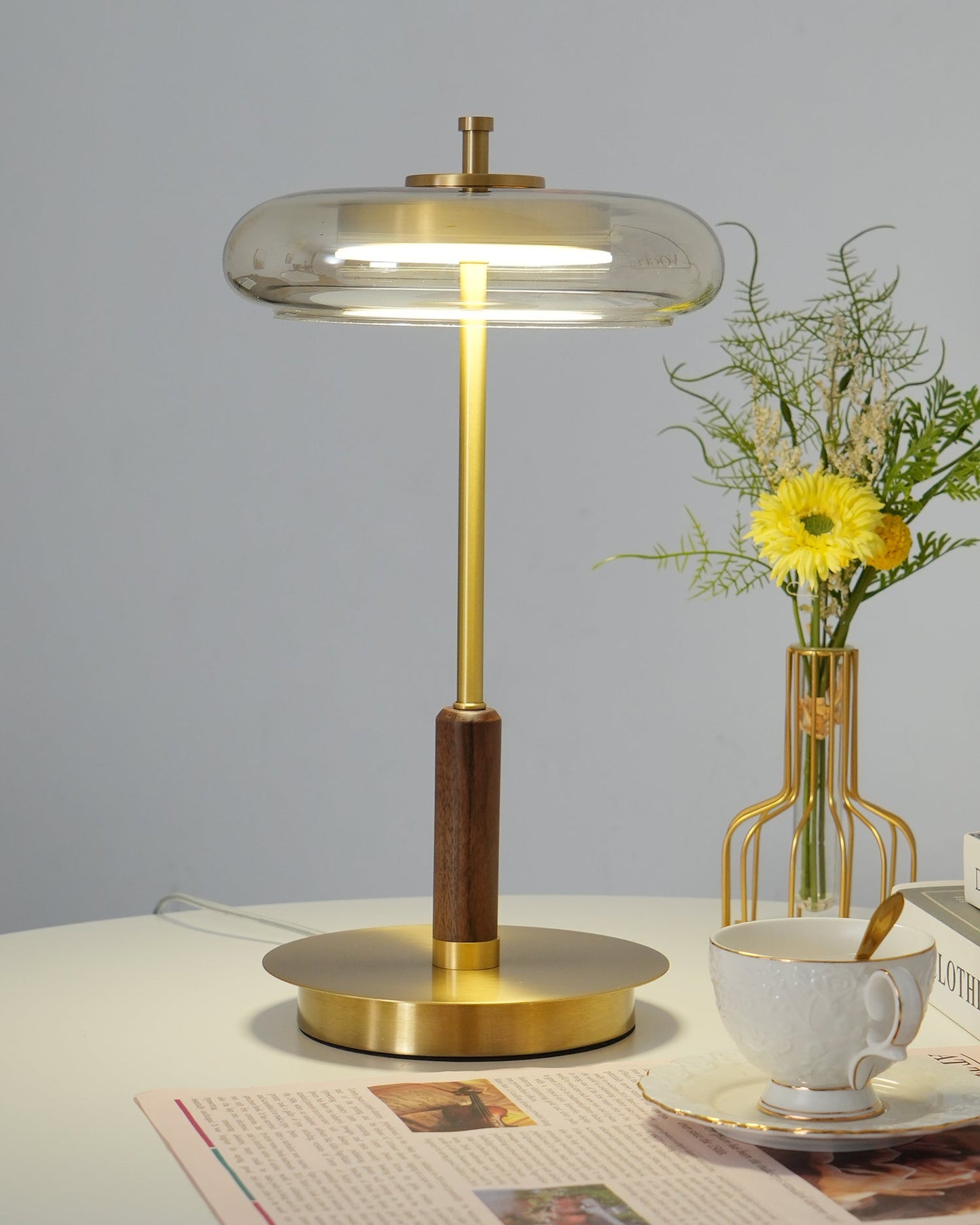 Schlanke Tischlampe aus Glas – Minimalistisch